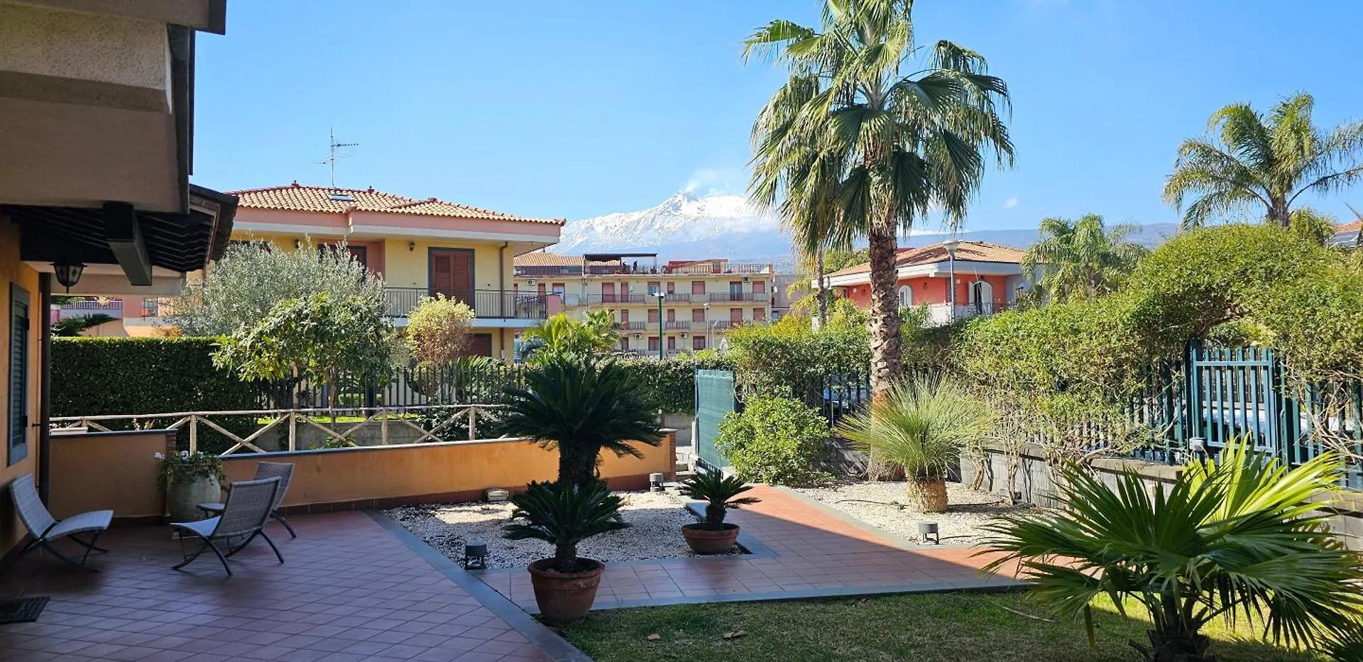Etna, mare e verde  Mascali 0*,  Italia